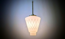 Skøn lille entre loftlampe fra 1950. Harlekin. Custom håndsamlet. Nyt el. Ø17