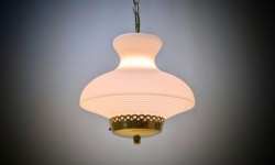 Skøn lille romantisk entre pendel loftlampe fra 1960. Ø22. Nyt el. 50 cm fast nedhæng.