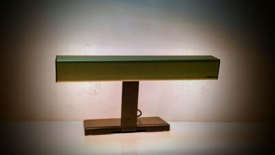 Skøn klaver lampe fra 1970. Sort og bronze lakeret aluminium. Belysia AB