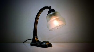 Skøn lille art deco bordlampe fra 1930. Delvist nyt el. 25 cmH