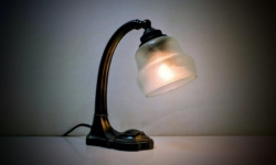 Skøn lille art deco bordlampe fra 1930. Delvist nyt el. 25 cmH