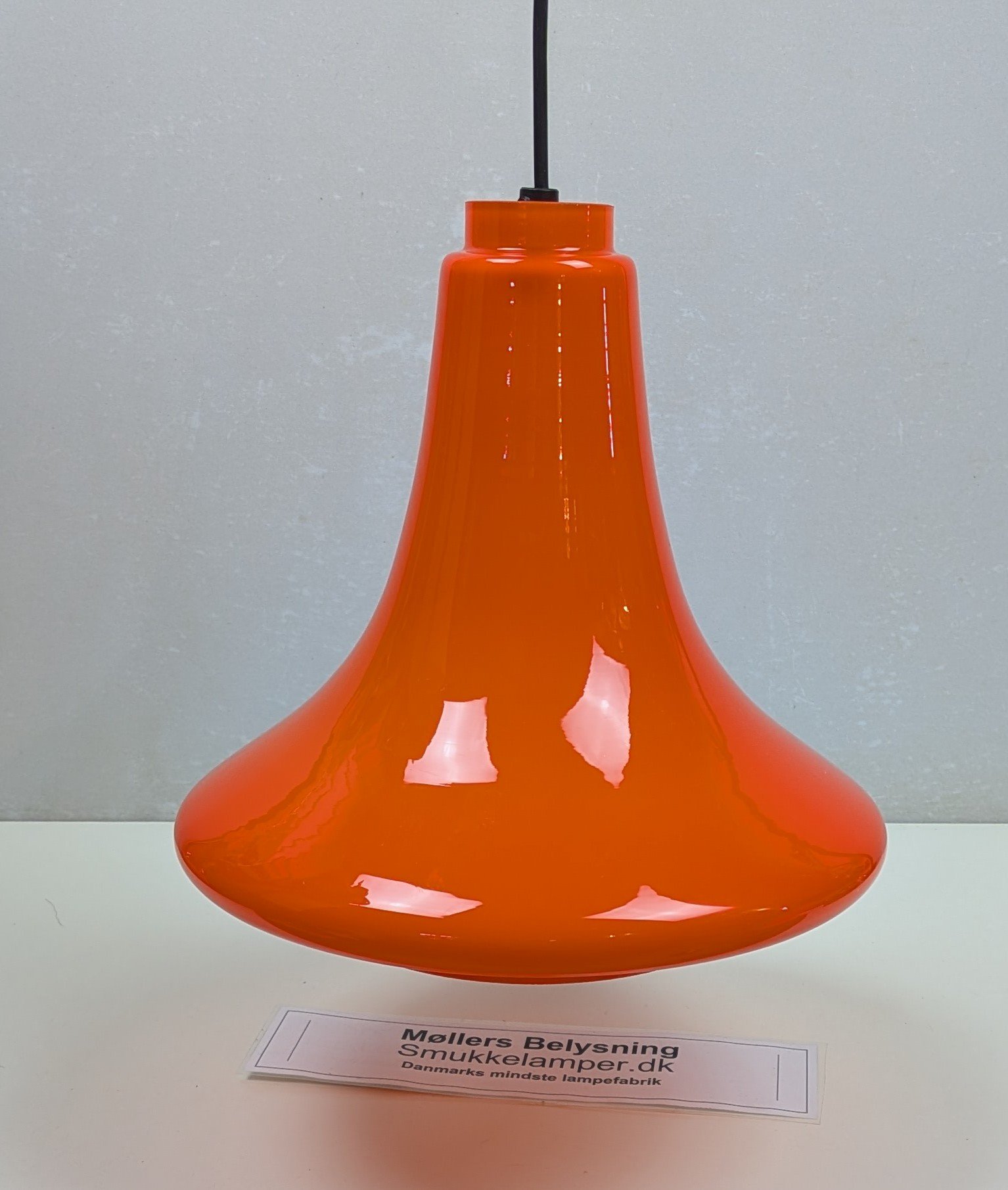 Skøn hjørne glas loftlampe fra 1970. 1,7 kilo glas. Nyt el. Hygge tv pendel. – produktbillede 1 – Loftlamper