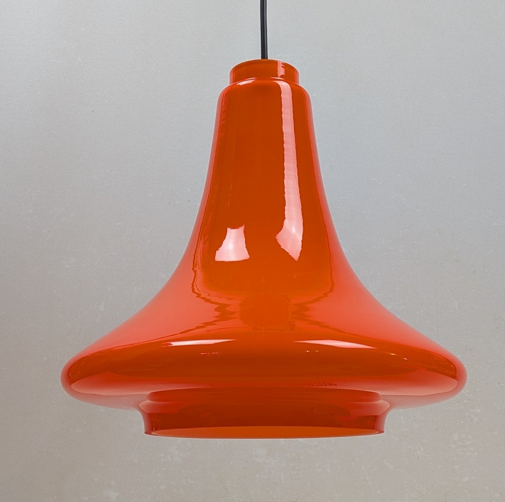 Skøn hjørne glas loftlampe fra 1970. 1,7 kilo glas. Nyt el. Hygge tv pendel. – produktbillede 3 – Loftlamper
