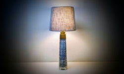 Bengt Edenfalk bordlampe i ægte krystal – blå fra 1960. Professionelt restaureret. 59 cmH