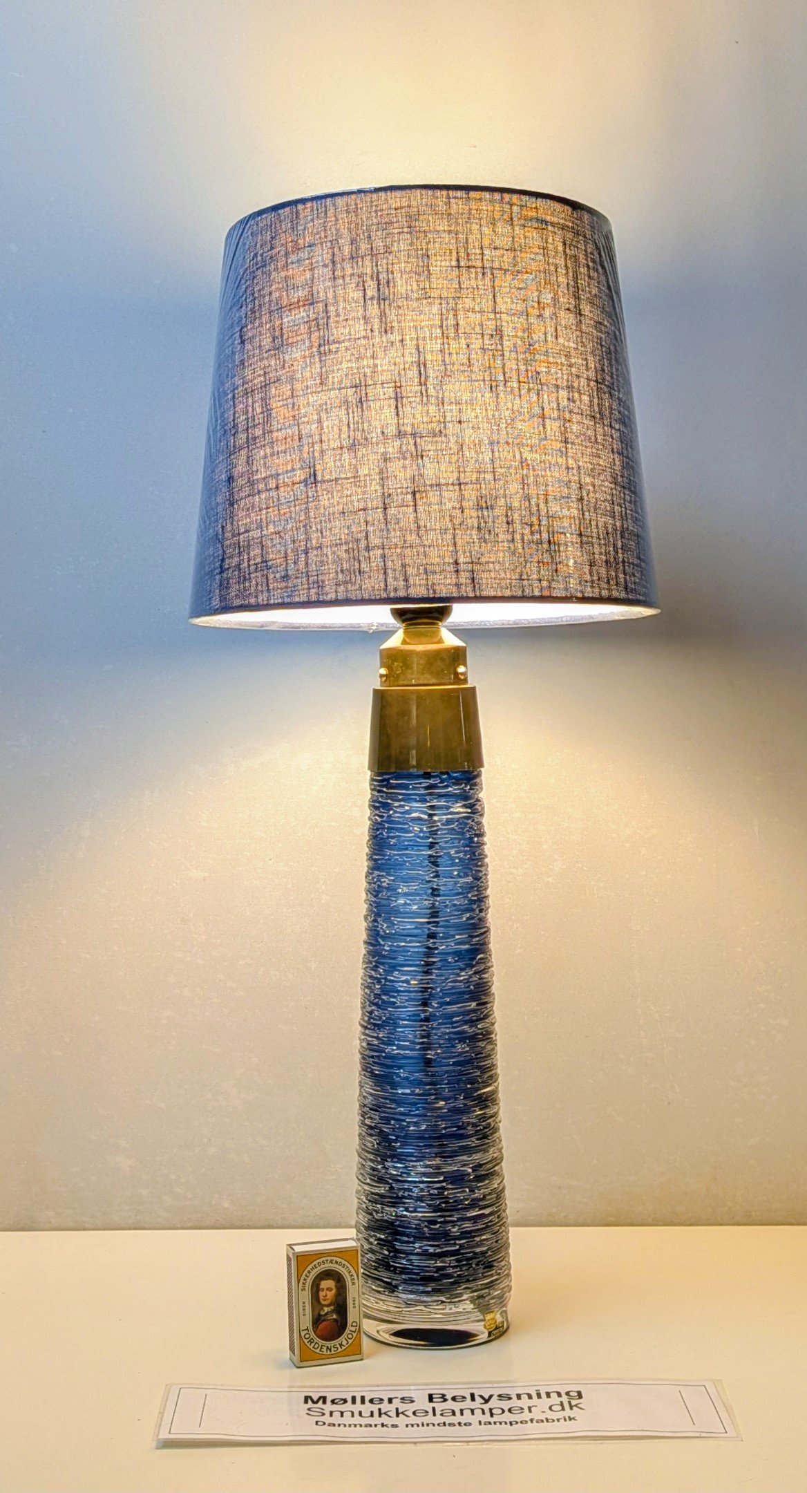 Bengt Edenfalk bordlampe i ægte krystal – blå fra 1960. Professionelt restaureret. 59 cmH – produktbillede 2 – Stilfulde Bordlamper
