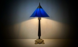 Custom håndsamlet unika bordlampe. Nyt el. Ø29. Bolche glas messing m.m 57 cm høj.