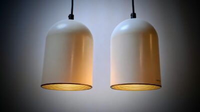 Sæt med to Danish design loftlamper fra 1999. Cream white. Nyt el. Ø14. Light studio by Horn. – Orangeri og udestue belysning