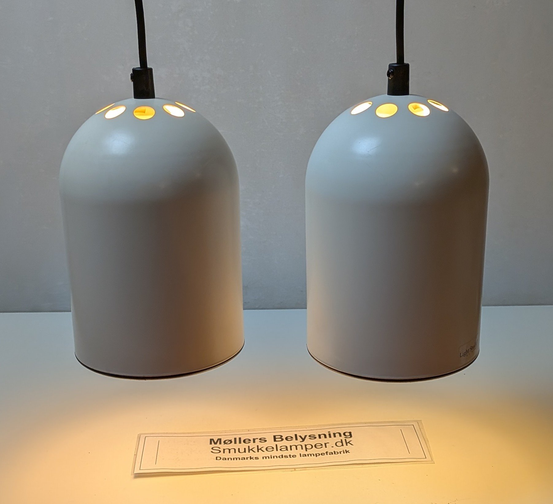 Sæt med to Danish design loftlamper fra 1999. Cream white. Nyt el. Ø14. Light studio by Horn. – produktbillede 3 – Orangeri og udestue belysning