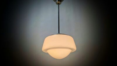 Skøn hånd restaureret loftlampe fra 1940. Hvid opal Nyt el. Ø25. 50 cm fast nedhæng – Orangeri og udestue belysning