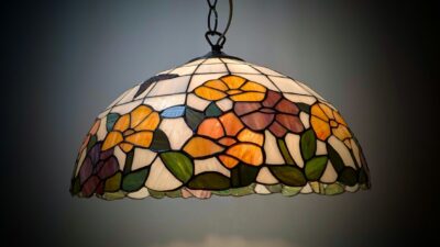 Fuld restaureret Tiffany style Loftlampe til spisebordet. Ø42. Pickup only. Fra 1980. – Design ikoniske lamper til spisestuen
