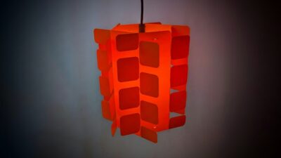 Sjælden original dansk design lampe fra 1970. Gunner Jensen Design. Made in Denmark. Unused. Orangerød – Loftlamper