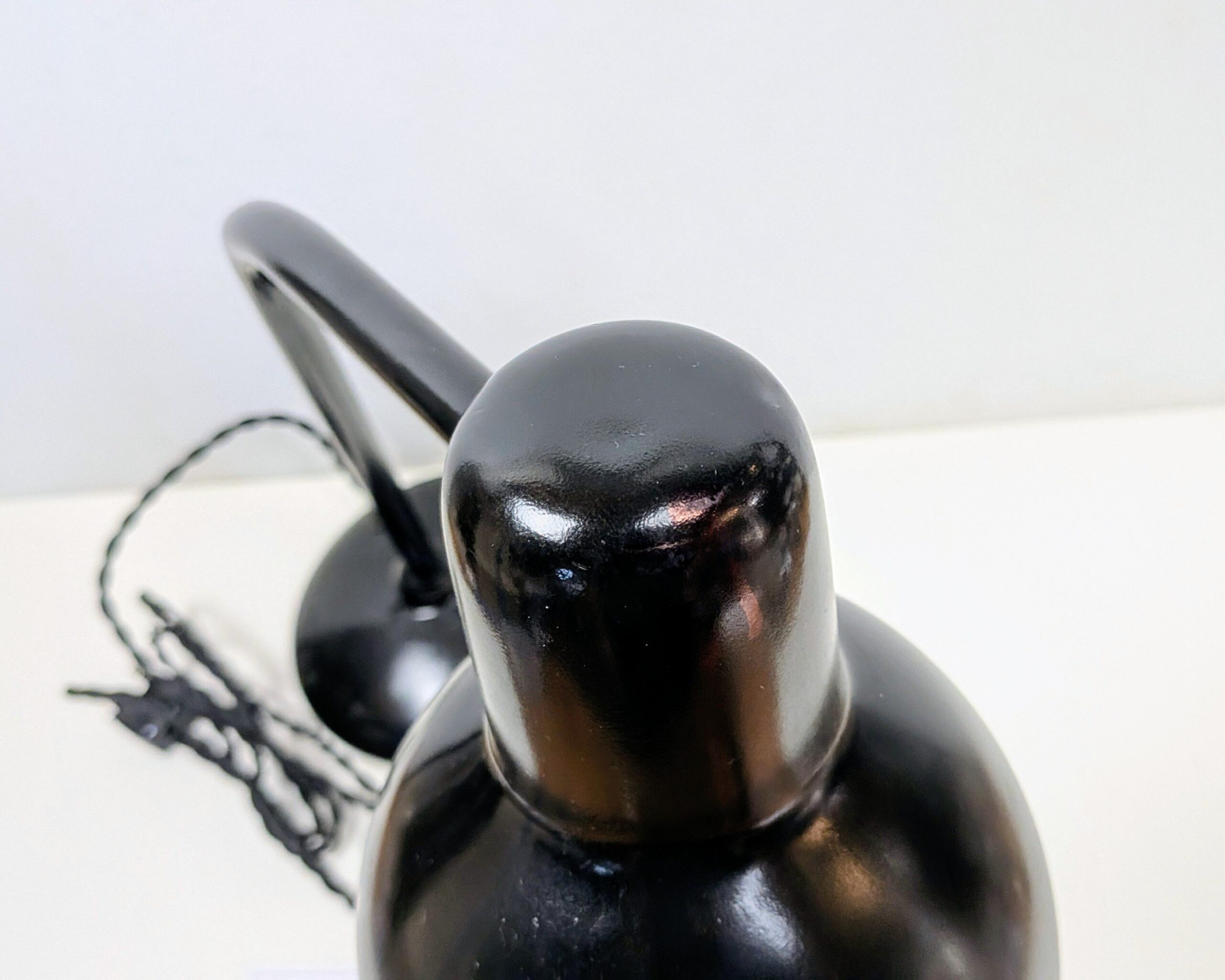 Klassisk design kontorlampe fra 1950. Restaureret. Nylakeret sort. 50 cm høj. Delvist nyt el. – produktbillede 5 – Stilfulde Bordlamper