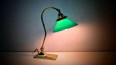 Britisk special Captains Cabin kontor lampe. Bemærk. Bajonet lyskilde. B22. 34 cm høj. Delvist nyt el. London – Det grønne hjørne