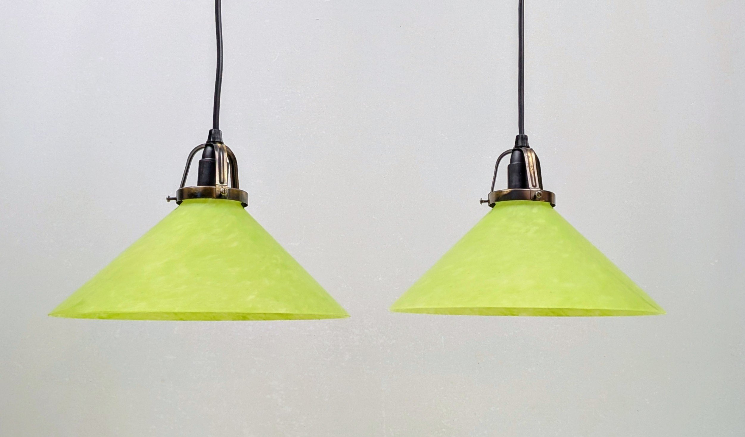Sæt med 2 Green cloud lamper. Ø25 cm. Nyt el m.m. Glashøjde 11 cm. Egen serie. – produktbillede 1 – Det grønne hjørne