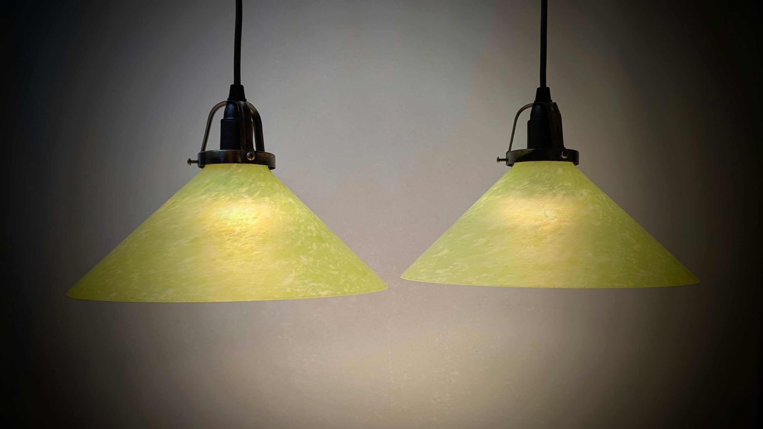 Sæt med 2 Green cloud lamper. Ø25 cm. Nyt el m.m. Glashøjde 11 cm. Egen serie. – produktbillede 3 – Det grønne hjørne