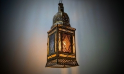 Skøn håndlavet udestue / orangeri loftlampe fra 1950. Nyt el. Marokko. 50 cmH
