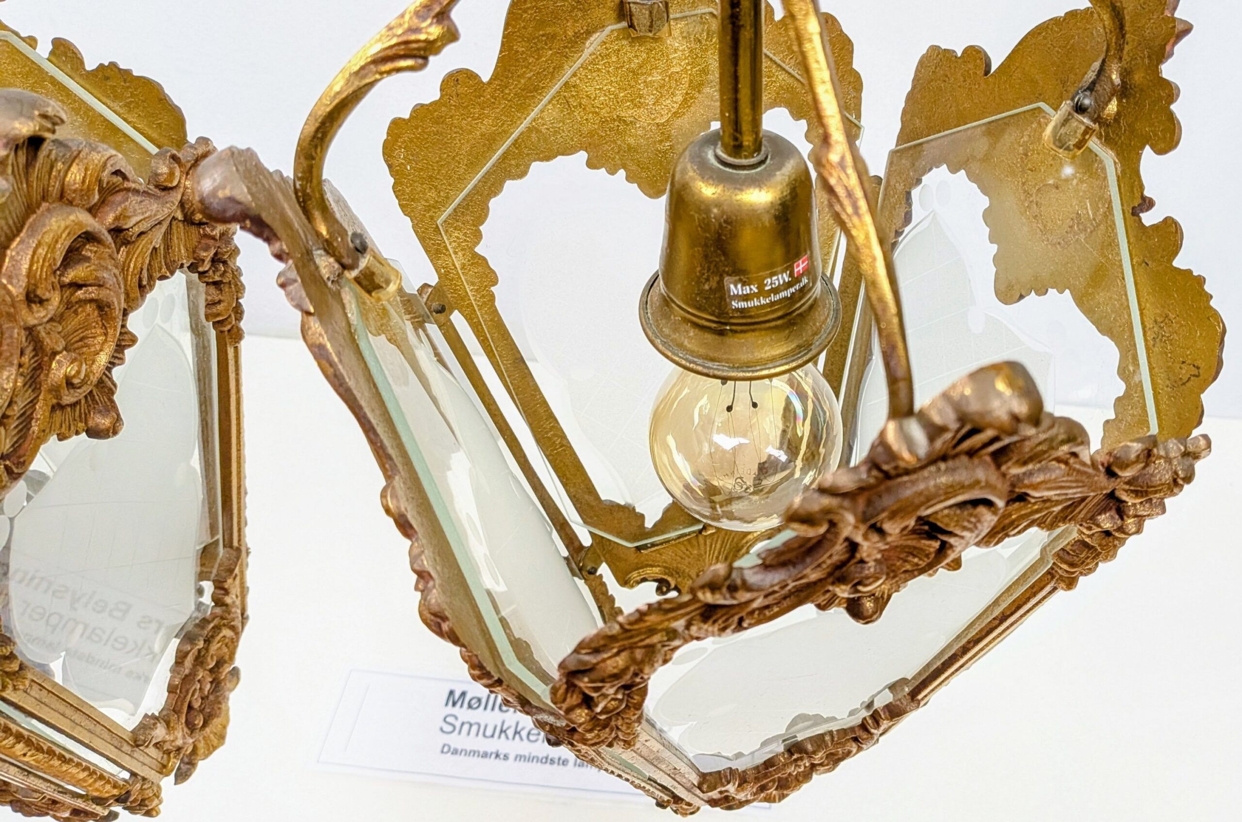 Sjældent sæt med 2 store Louis XV loftlamper i messing og ætset glas – ca. 1950. Pickup only. – produktbillede 9 – Orangeri og udestue belysning