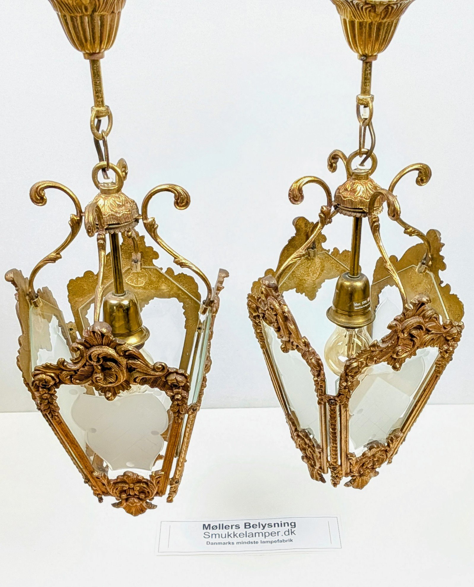 Sjældent sæt med 2 store Louis XV loftlamper i messing og ætset glas – ca. 1950. Pickup only. – produktbillede 7 – Orangeri og udestue belysning