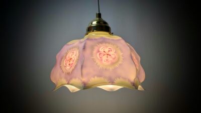 Skøn lille grøn/ lilla køkken lampe fra 1940. Ø23. Nyt el. Antik messing glasholder.