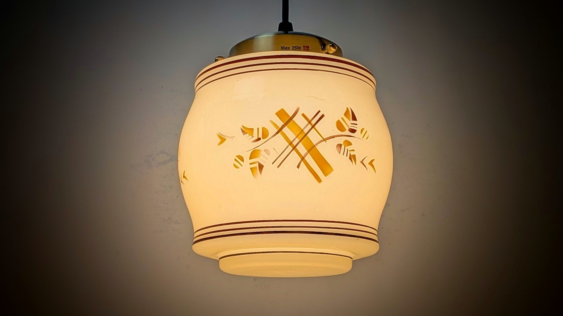 Skøn professionelt restaureret kuglependel fra 1930. Ø17. Lille entre loftlampe. – Orangeri og udestue belysning