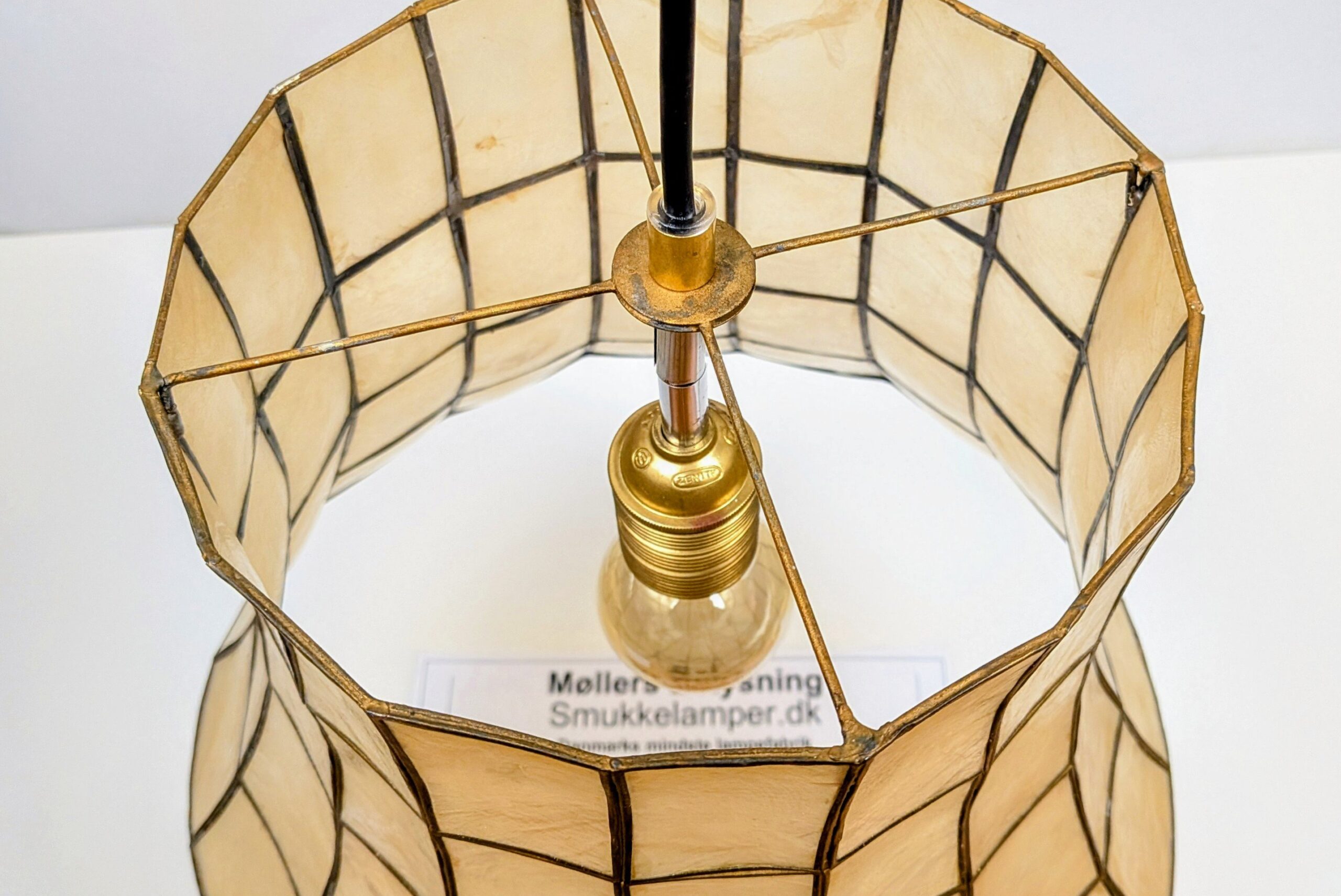 Skøn Fransk vintage lampe fra 1960. Ø35. Capiz muslinge skaller og messing. – produktbillede 2 – Orangeri og udestue belysning