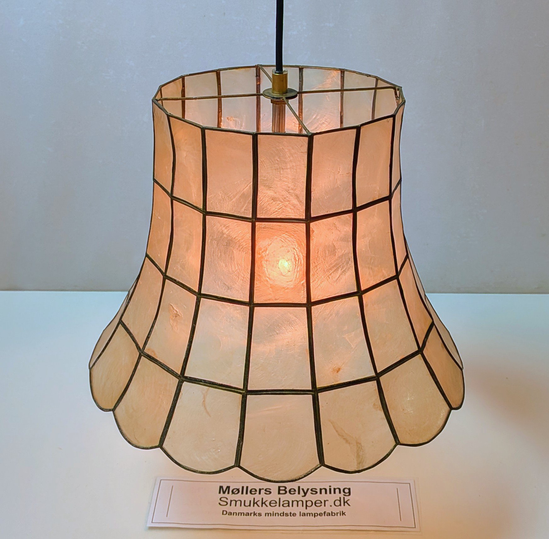 Skøn Fransk vintage lampe fra 1960. Ø35. Capiz muslinge skaller og messing. – produktbillede 3 – Orangeri og udestue belysning