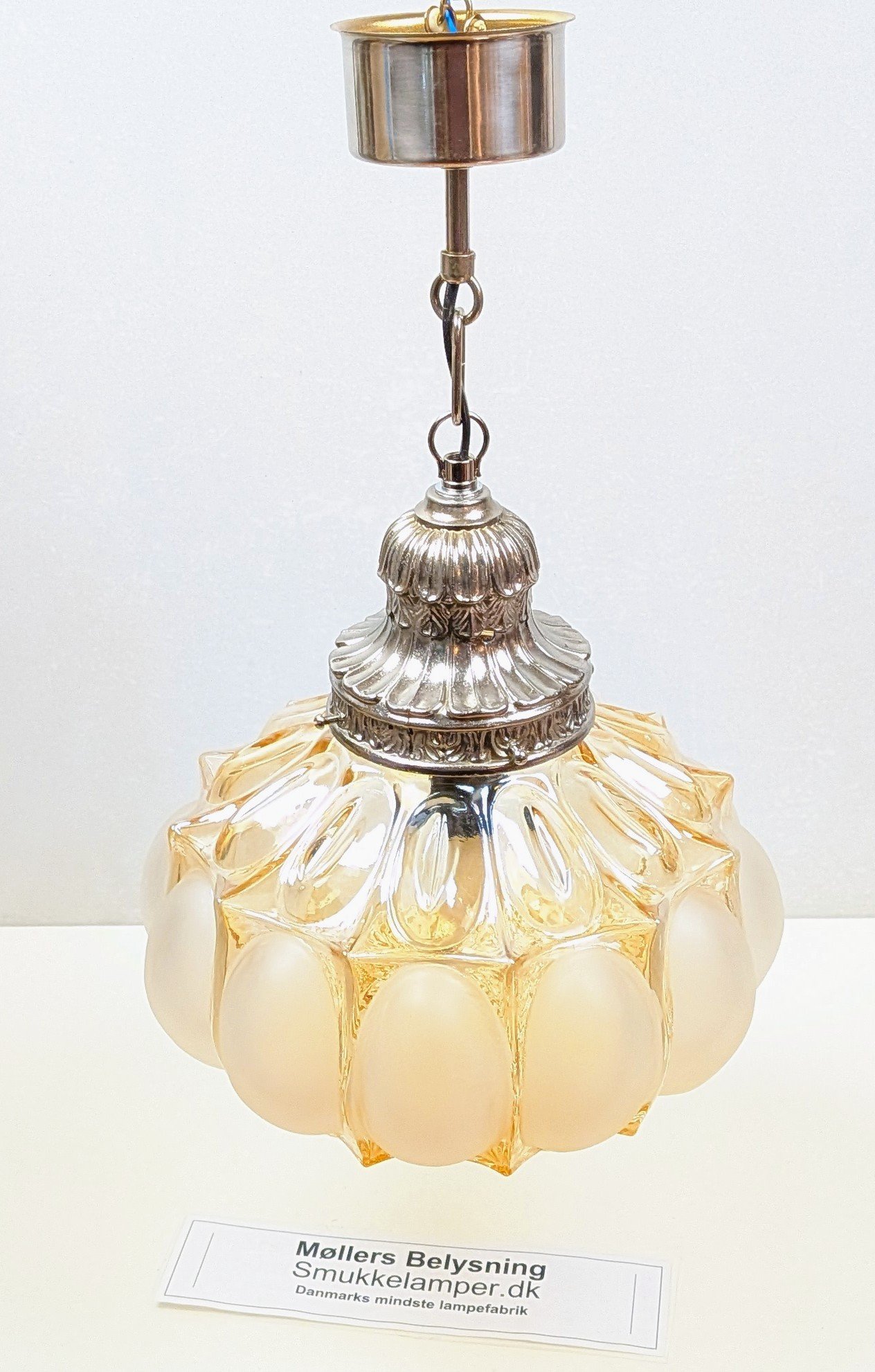 Måneskins lampe 1960. Mint condition. 3 kilo glas. Ø29. 53 cm nedhæng. Silverflame – produktbillede 1 – Orangeri og udestue belysning