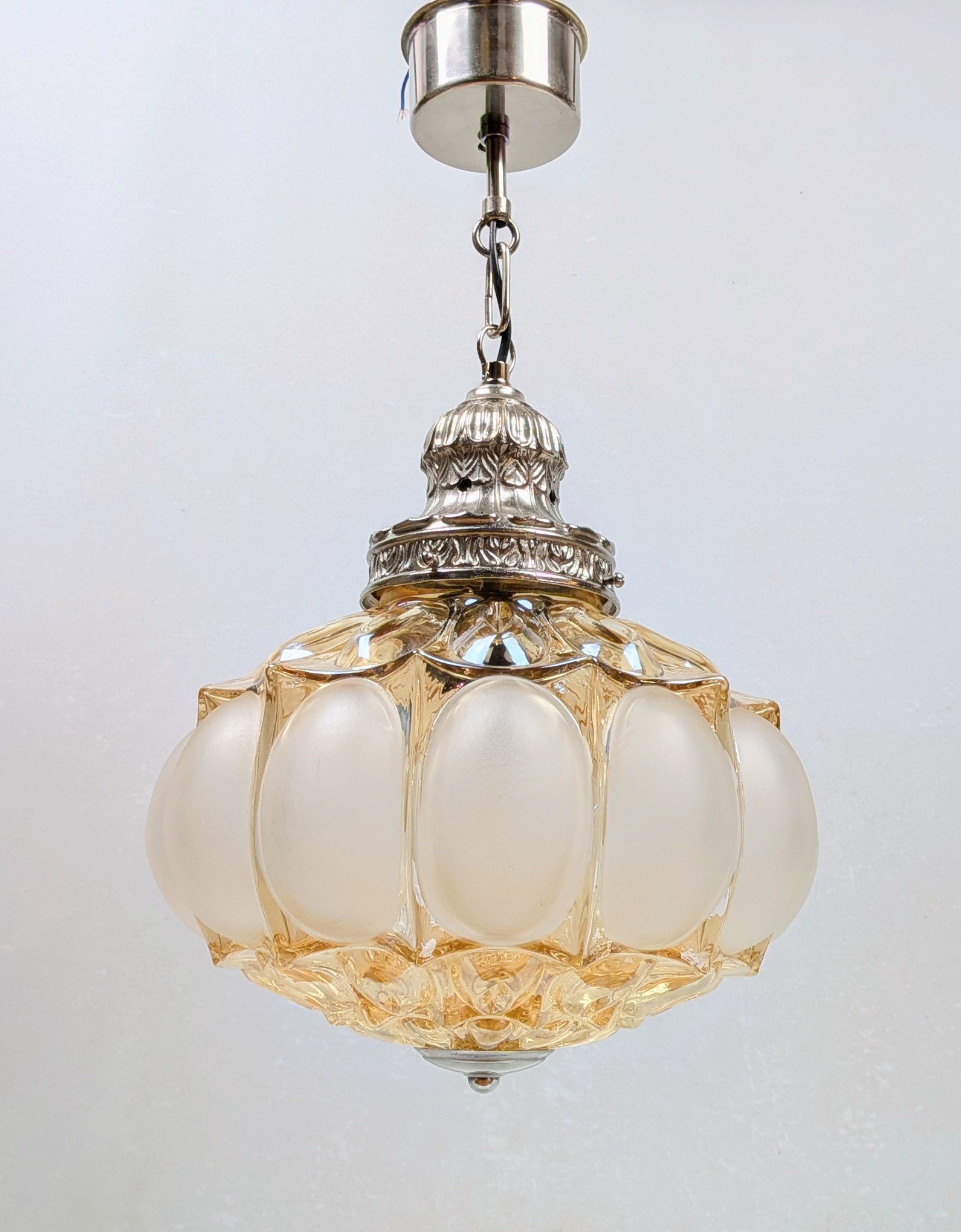 Måneskins lampe 1960. Mint condition. 3 kilo glas. Ø29. 53 cm nedhæng. Silverflame – produktbillede 3 – Orangeri og udestue belysning