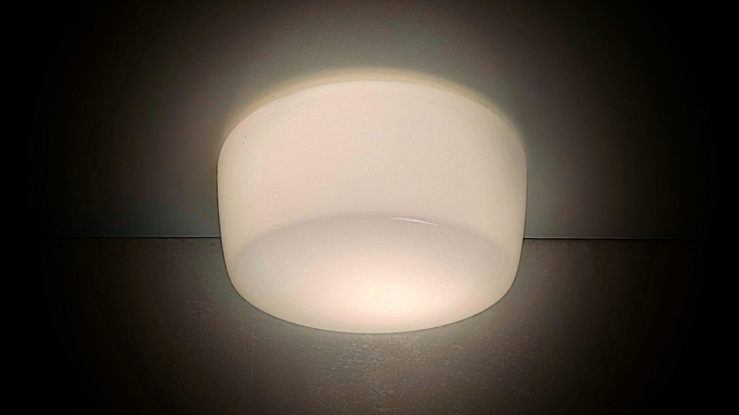 Stor klassisk opalglas loftlampe plafond. Ø30. Exellent condition. 1960