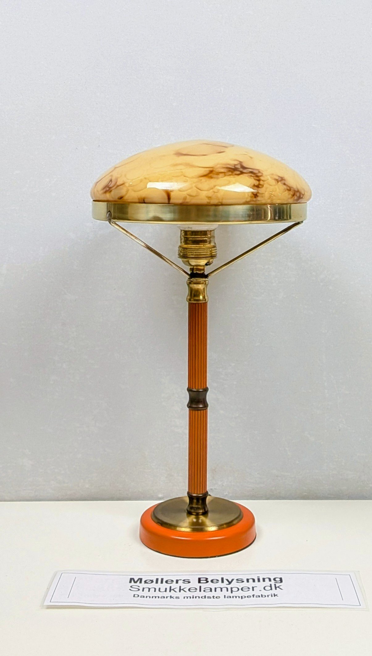 LYFA Art Deco bordlampe fra 1935 – marmoreret glas og original orange base. Danish design. – produktbillede 1 – Stilfulde Bordlamper