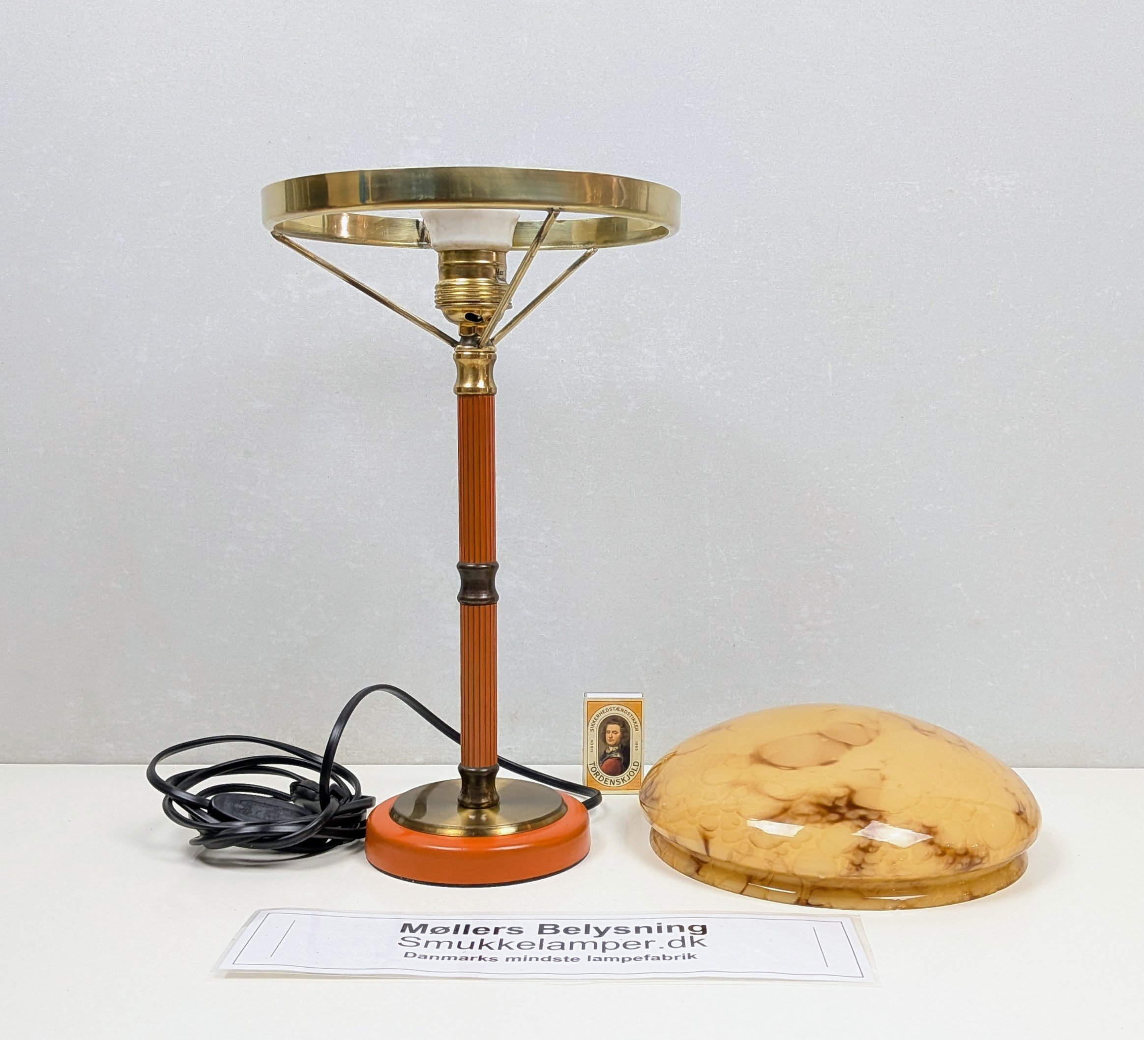 LYFA Art Deco bordlampe fra 1935 – marmoreret glas og original orange base. Danish design. – produktbillede 5 – Stilfulde Bordlamper