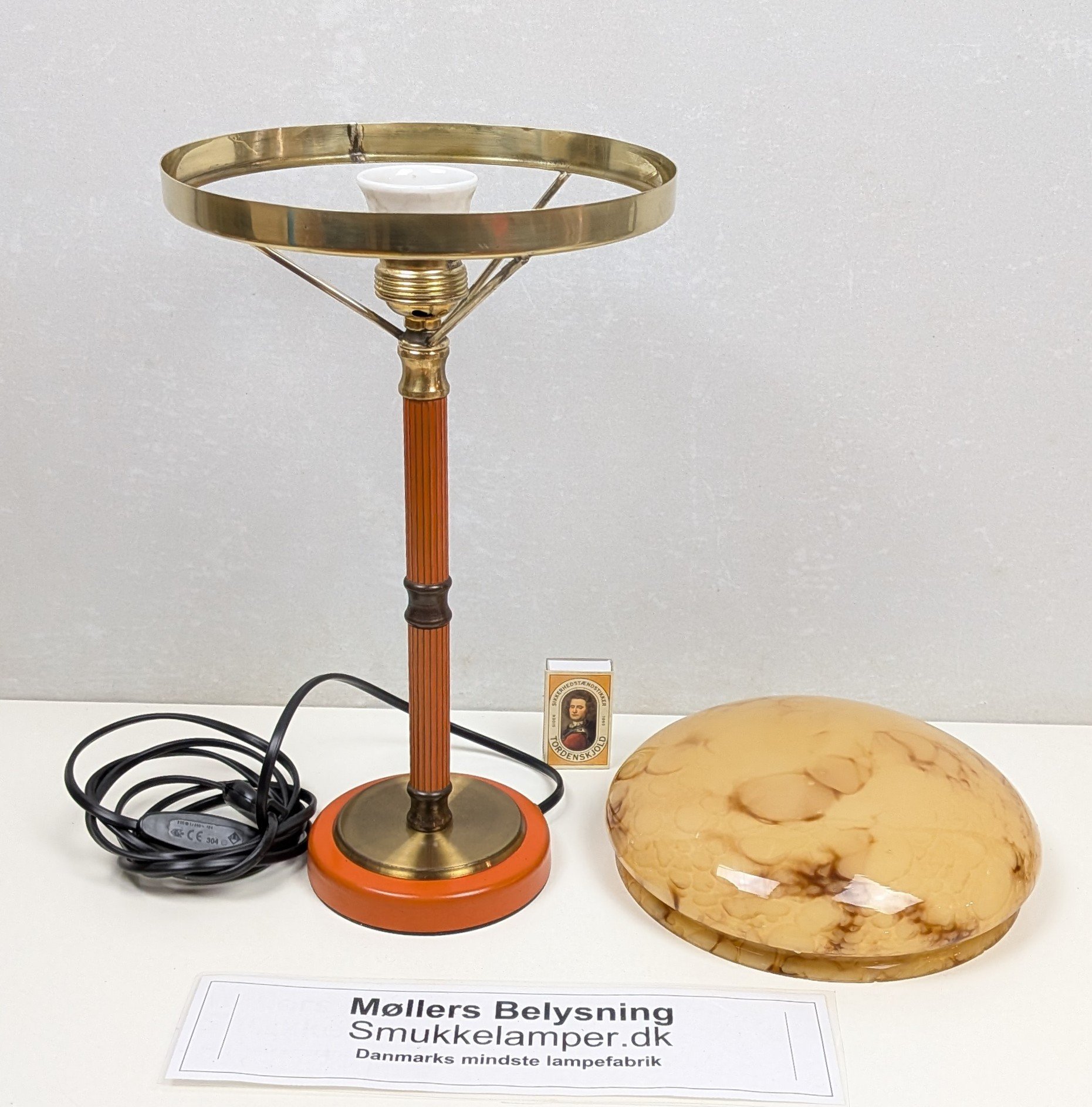 LYFA Art Deco bordlampe fra 1935 – marmoreret glas og original orange base. Danish design. – produktbillede 3 – Stilfulde Bordlamper