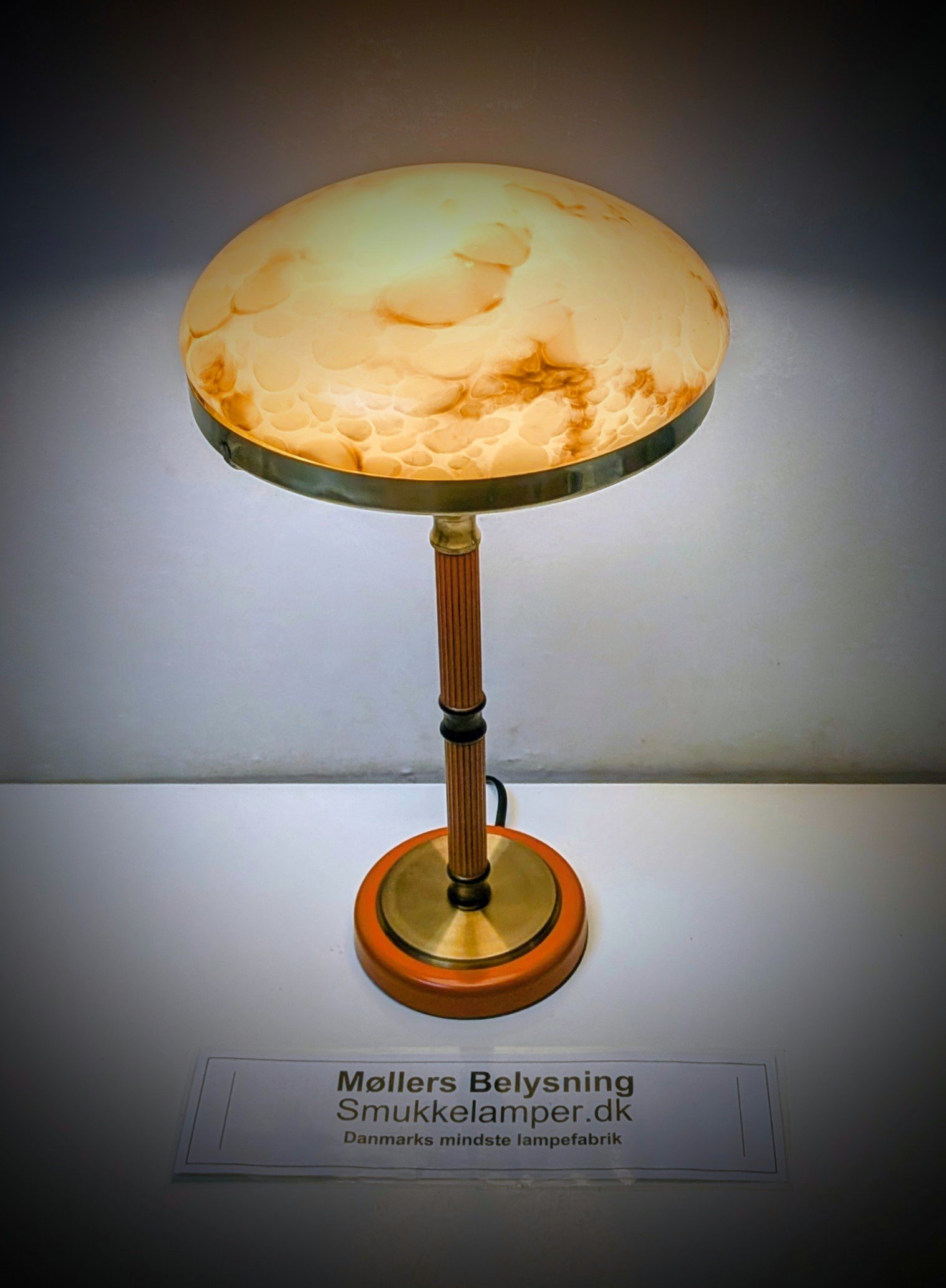LYFA Art Deco bordlampe fra 1935 – marmoreret glas og original orange base. Danish design. – produktbillede 6 – Stilfulde Bordlamper