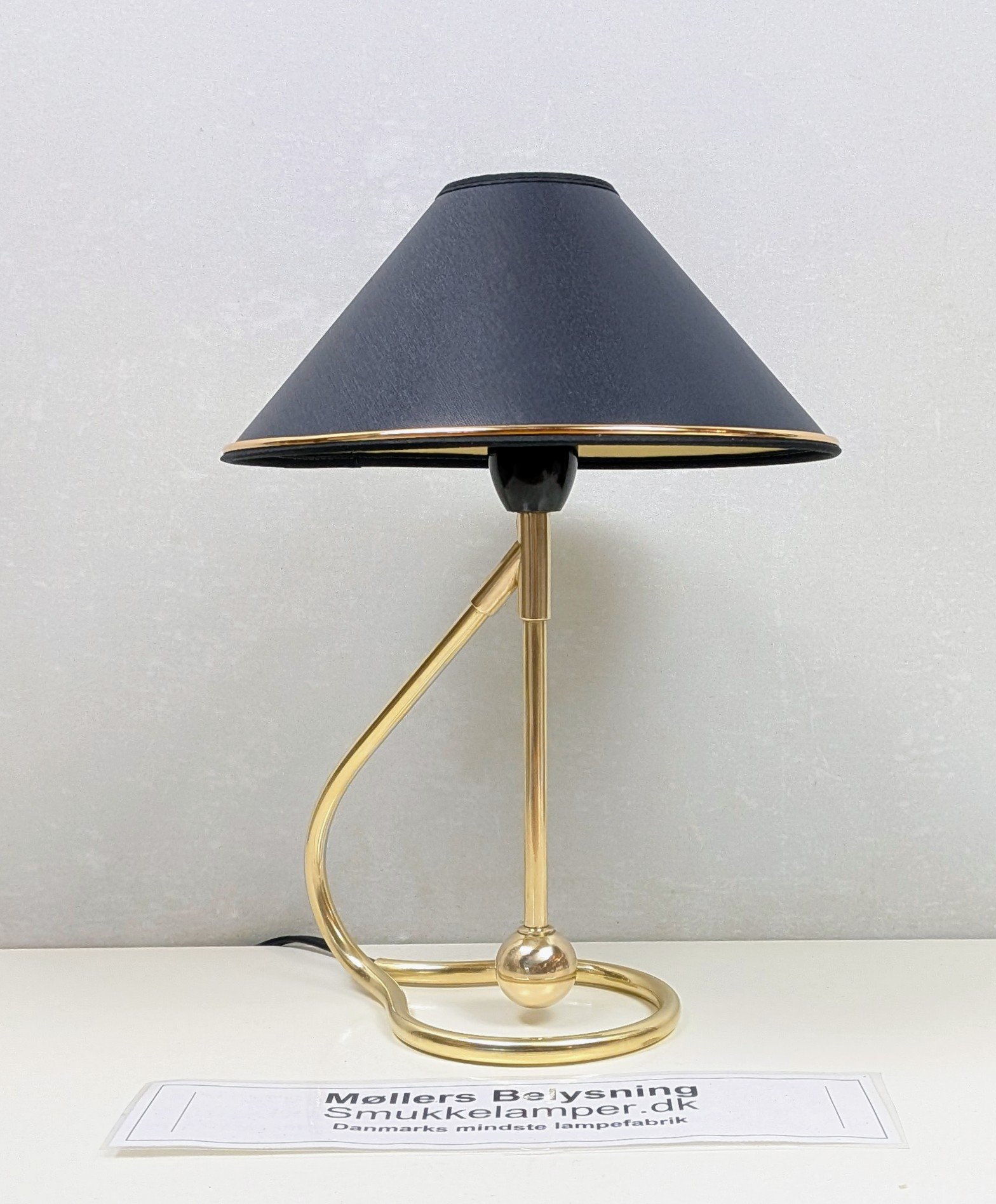 Le Klint 306 – Kaare Klint bordlampe i poleret messing med kongeblå skærm – ca. 1970. Danish design – produktbillede 1 – Stilfulde Bordlamper