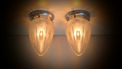 Sæt med 2 loft eller væglamper fra 1937. Facet slebet glas og aluminium. Nyt el. – Loftlamper