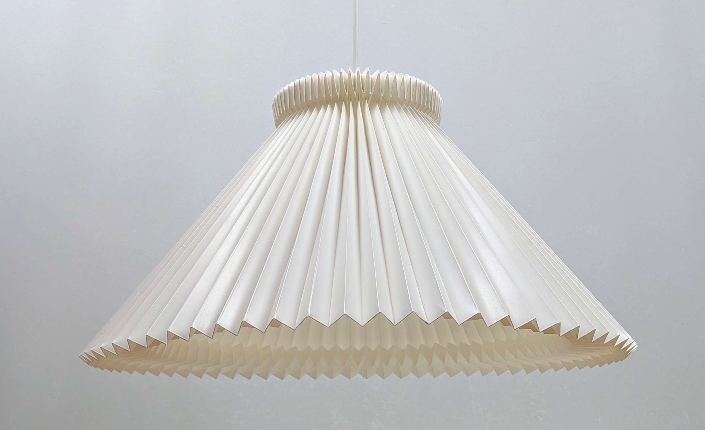 Original Le Klint loftlampe. Ø48. 30 cmL. Nyt el. Få normale brugsspor. Fra 1990. Made in Denmark – produktbillede 1 – Design ikoniske lamper til spisestuen