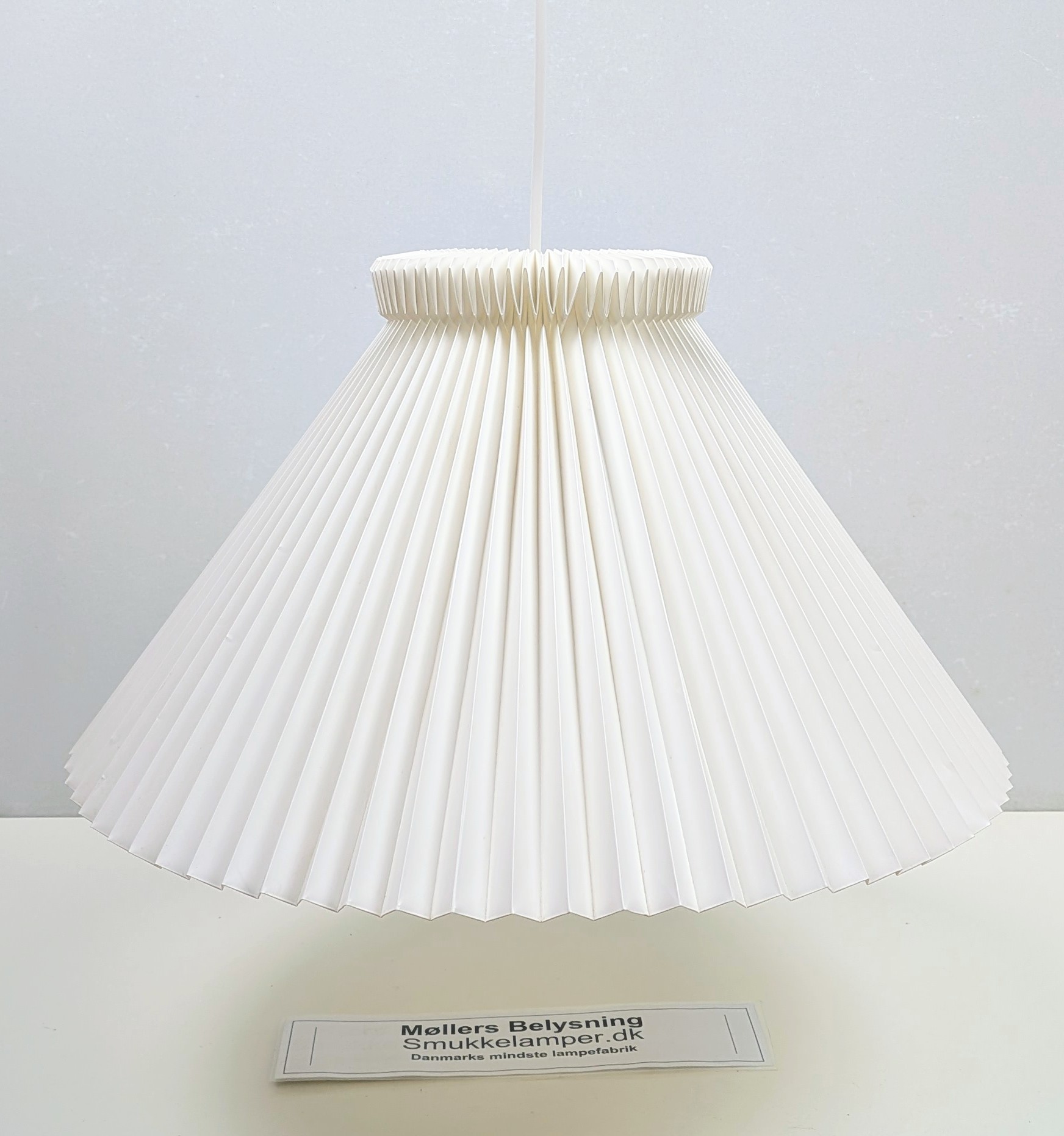 Original Le Klint loftlampe. Ø48. 30 cmL. Nyt el. Få normale brugsspor. Fra 1990. Made in Denmark – produktbillede 5 – Design ikoniske lamper til spisestuen